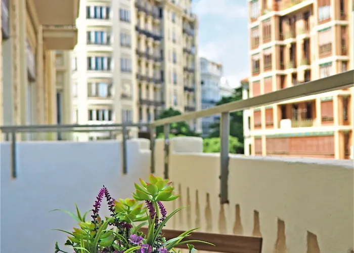 Plaza View 3*